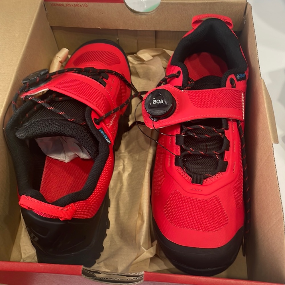 Brand new Body Geometry mountain bike shoes